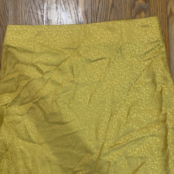 Mustard yellow slip skirt - Picture 3 of 3